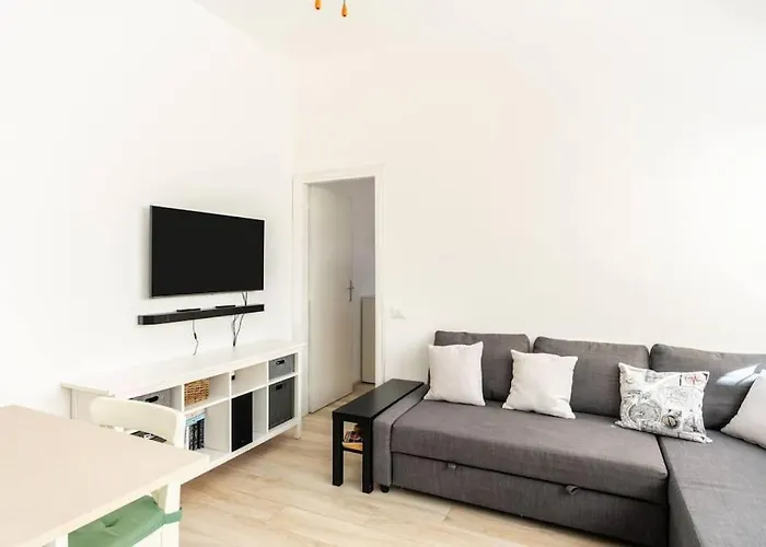 Cute Flat Near The With Parking Appartement Viareggio