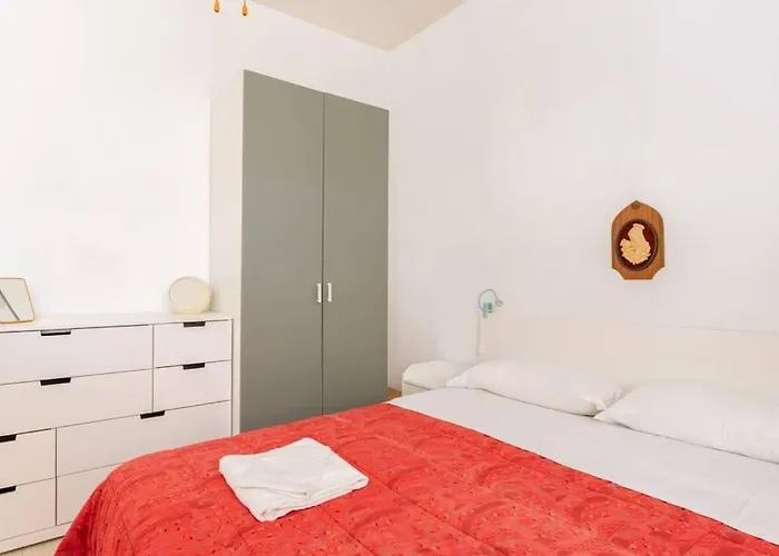 Cute Flat Near The With Parking Viareggio